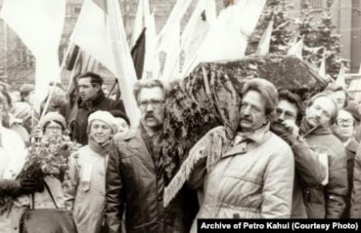 Поховальна процесія на Байковому кладовищі 19 листопада 1989 р.