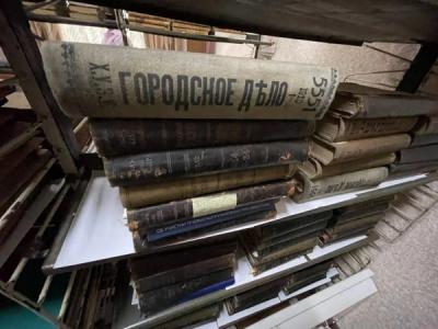 книги, викрадені з фондів херсонської бібліотеки ім. Олеся Гончара Фото із соцмереж
