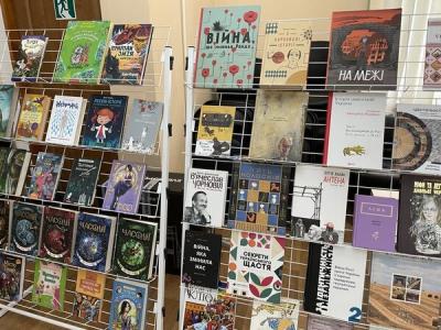 Книжки у Херсонській бібліотеці. Суспільне Херсон