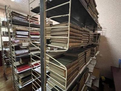 книги, викрадені з фондів херсонської бібліотеки ім. Олеся Гончара. Фото 4 із соцмереж
