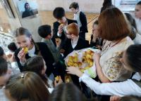 <p>Смачнющими «жайворонками» завершилася екскурсія для гімназистів</p>
<p> </p>