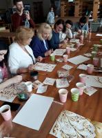 <p>Учасниці майстер-класу задоволені своїми роботами і роботами своїх колег</p>
<p> </p>