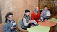 <p>Працівники книгозбірні з інформаційними медовими стільниками – книгами</p>
<p> </p>