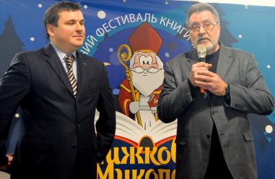 Ю. Гусєв, голова Херсонської ОДА (ліворуч) та О. Афонін, президент Асоціації видавців та книгорозповсюджувачів України (праворуч)